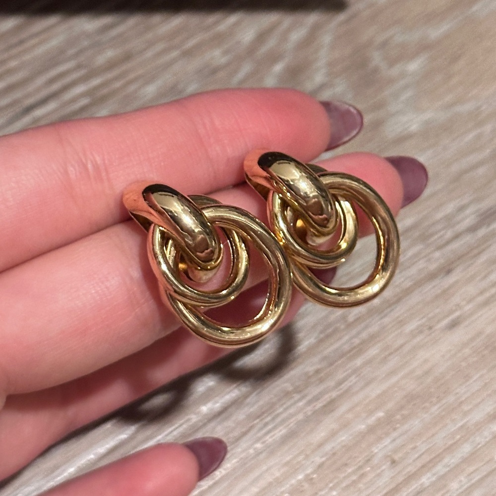La Hearts Gold Hoop Earrings